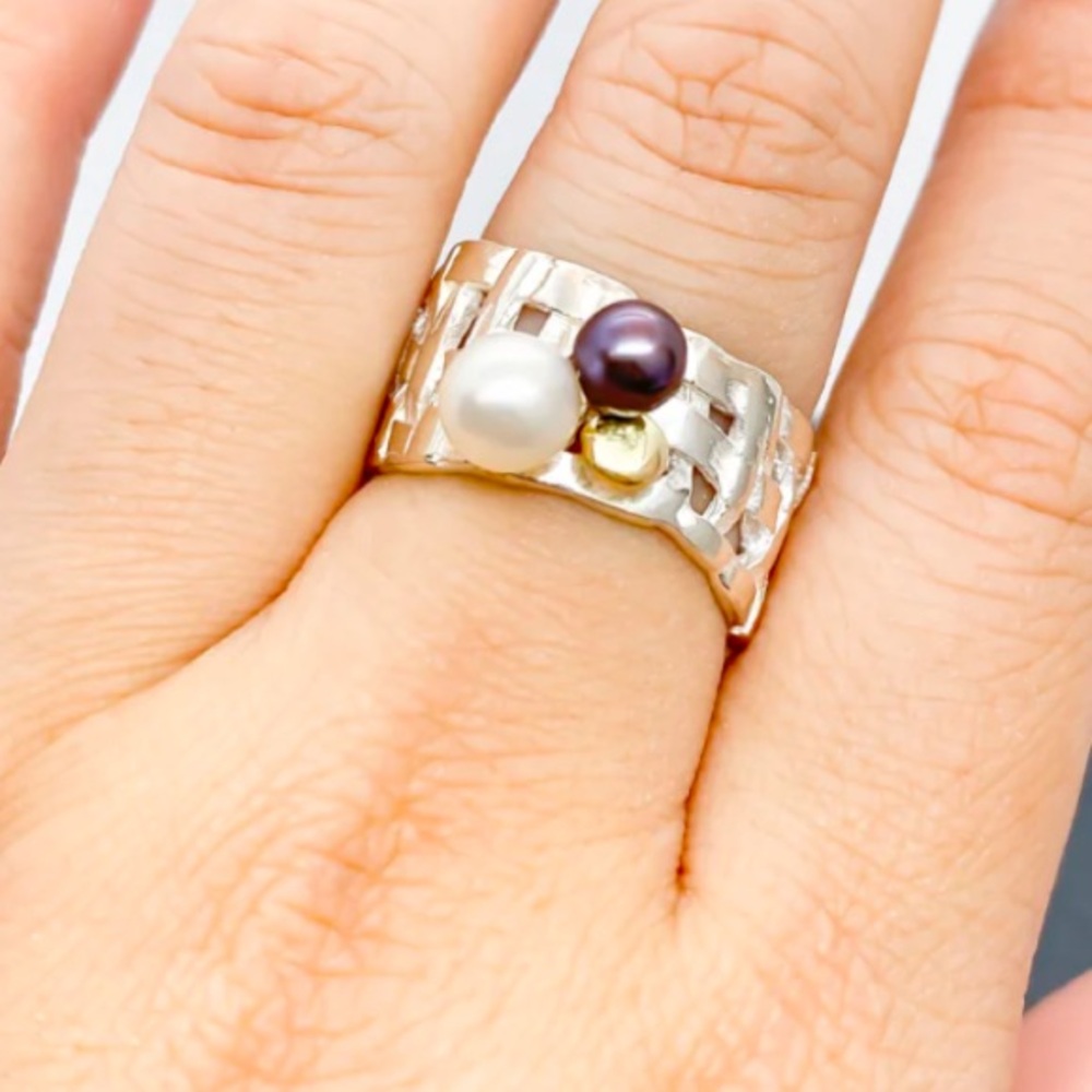 Chi’s Gold & Silver Pearl Ring - Picture 8 of 13